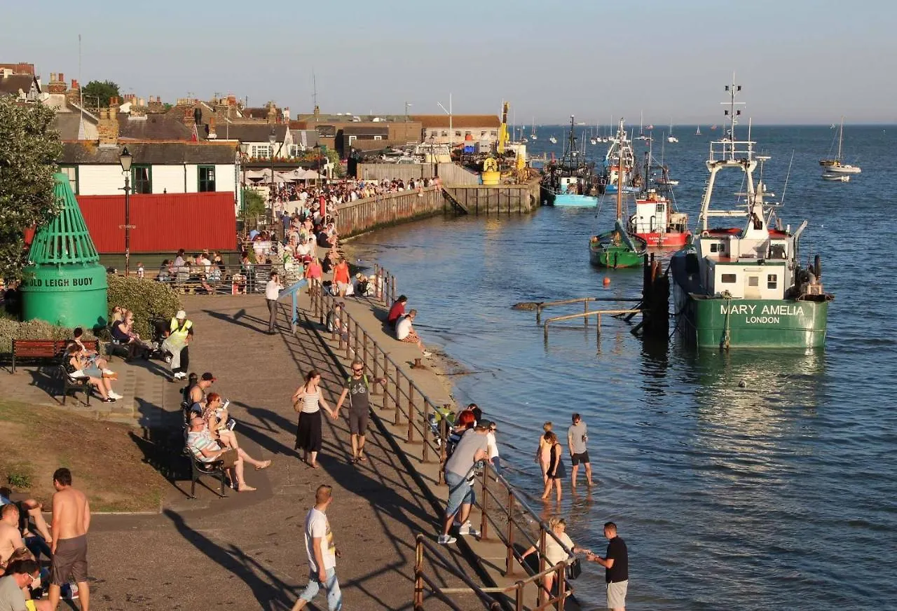 27 Ronald Hill Grove, Leigh-On-Sea Apartment